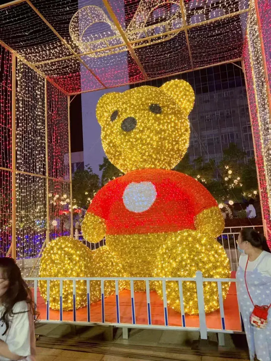 glowing bear motif light for night tour and landscape projects — Motif & Sculptural Light series by Dengqi Lighting