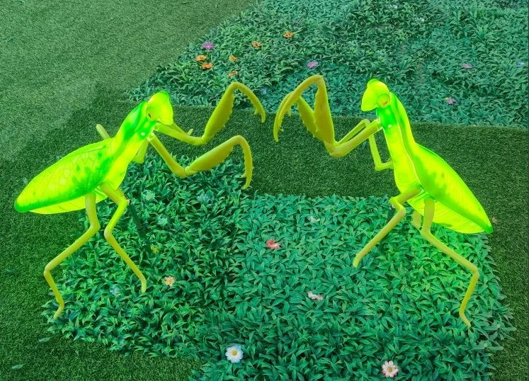 glowing mantis — dynamic insect landscape light by Dengqi Lighting