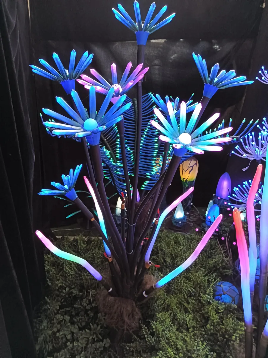 nine-tail daisy tree light for night tour and landscape projects — Avatar LED Plant series by Dengqi Lighting