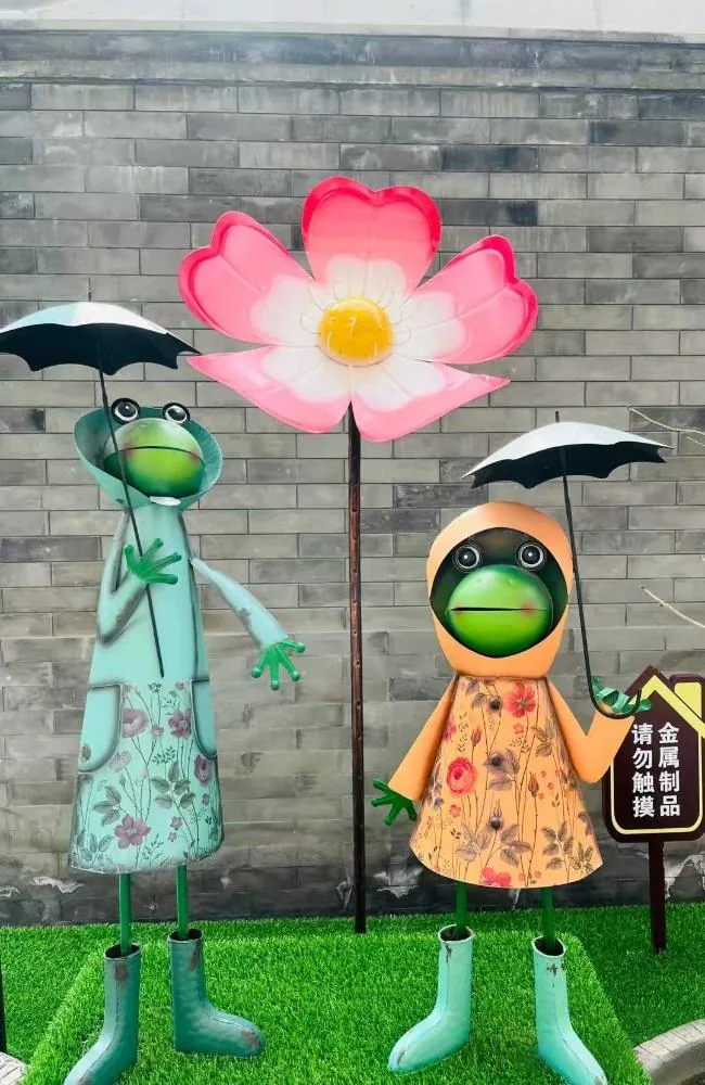 PE flower light installation for night tour and landscape projects — Interactive Lighting Installation series by Dengqi Lighting
